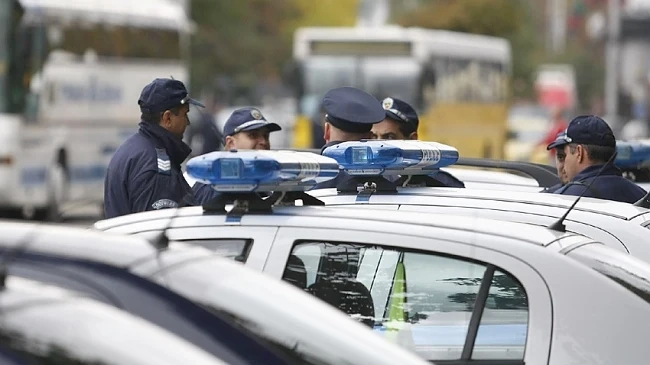 Около 200 полицаи са се събрали пред Съдебната палата в Бургас