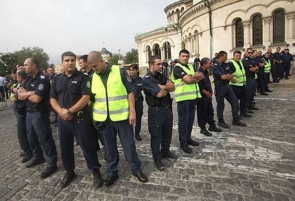 Уволняват протестиращите полицаи 