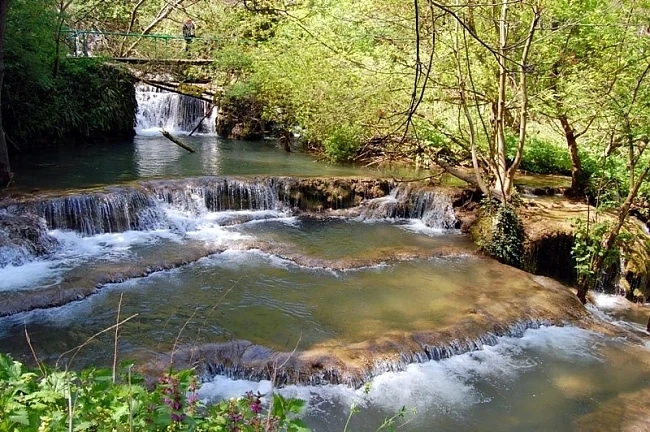 Англичани са затрупани от скална маса на Крушунските водопади