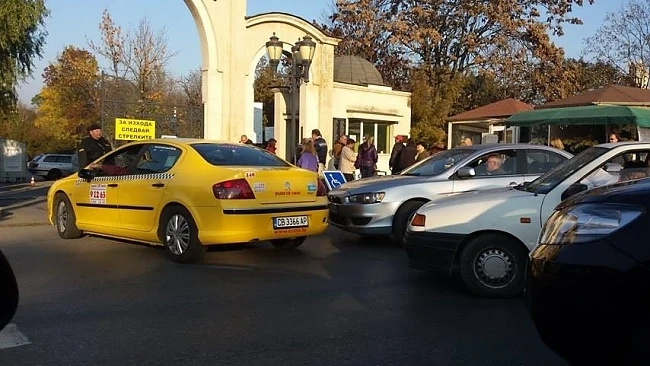 Нечувани задръствания около Централните софийски гробища 