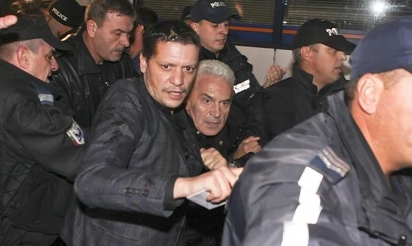 Появи се видео от кавгата на артистите със Сидеров