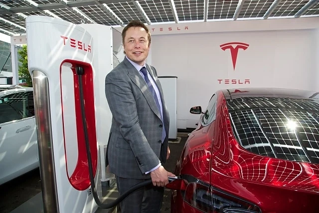 Tesla ще изминава 800 километра с едно зареждане 