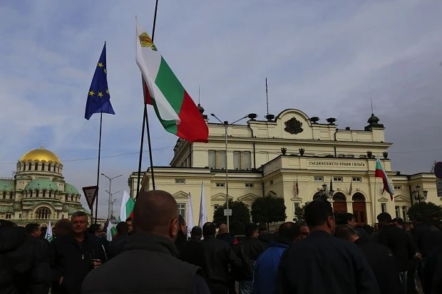 Започна протестът на служителите в сектор „Сигурност” пред Парламента