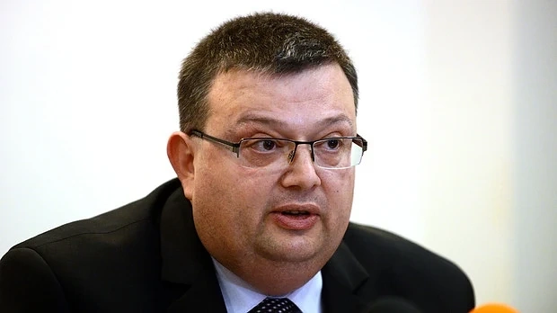 Цацаров: Премиерът не ми е нареждал да „опраскам” Янева
