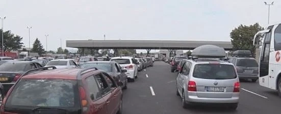 Забавено движение по границите