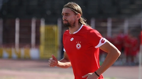 Бранеков със скъсани връзки, отива на операция