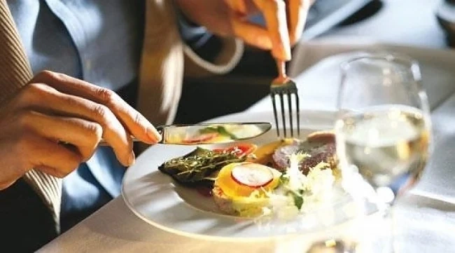 Дишането и шума могат да променят вкуса на храната