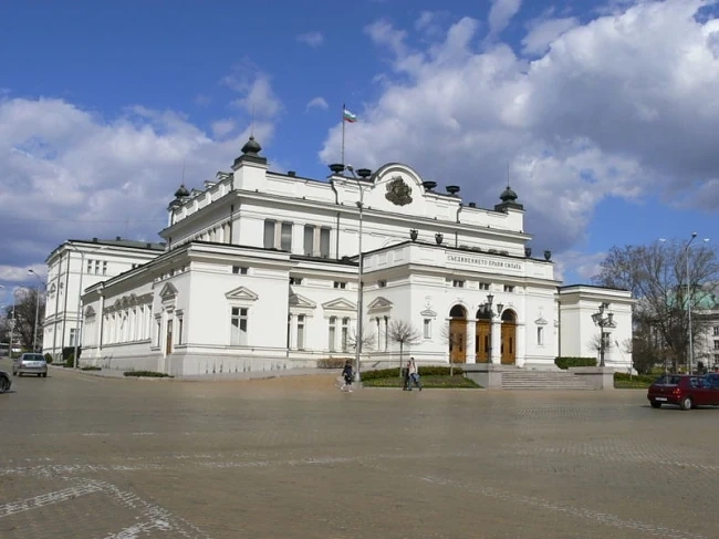 Комисии в парламента се срещат спешно след терора в Париж