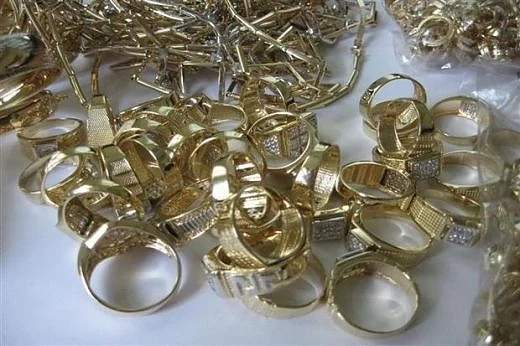 Македонски митничари спипаха злато за 40 000 евро 