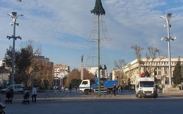 Бургас се подготвя за коледната украса на града 