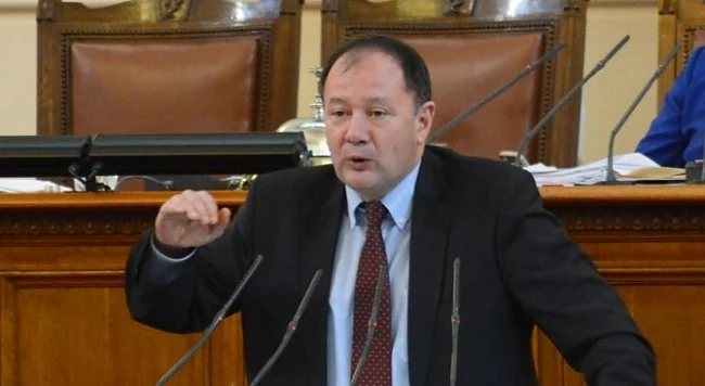Спор между Миков и Митов в парламента заради Вартоломей