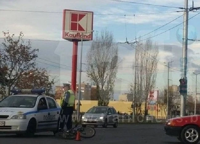 Автомобил блъсна велосипедист в Пловдив