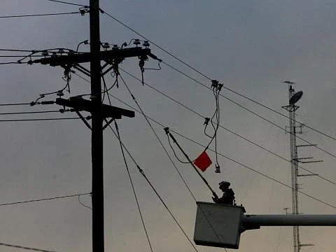 Десет хиляди са имали проблеми с тока заради вятъра