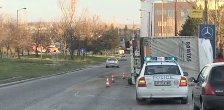 Румънски ТИР се преобърна в близост до Дунав мост
