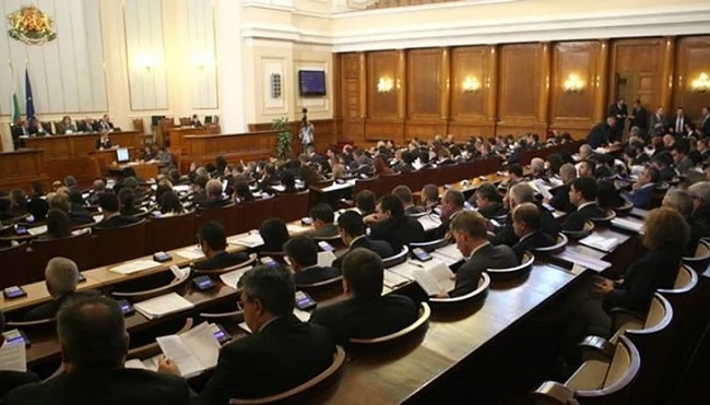 Депутатите ще работят до 22.00 часа. Гласуват бюджета 