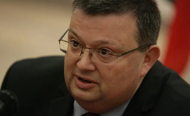 Цацаров: Абсурдно е дневният ред на държавата да се диктува от \