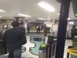 Мъж с мачете рани пътници в лондонското метро