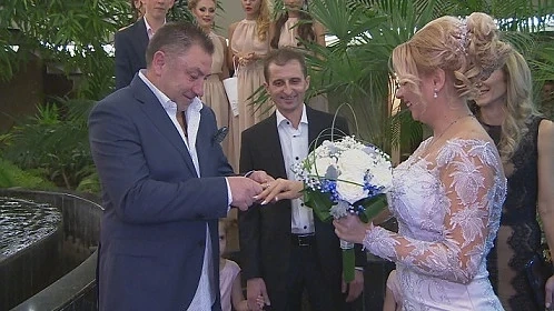 Гибона вдигна сватба с бивша гимнастичка (СНИМКИ)