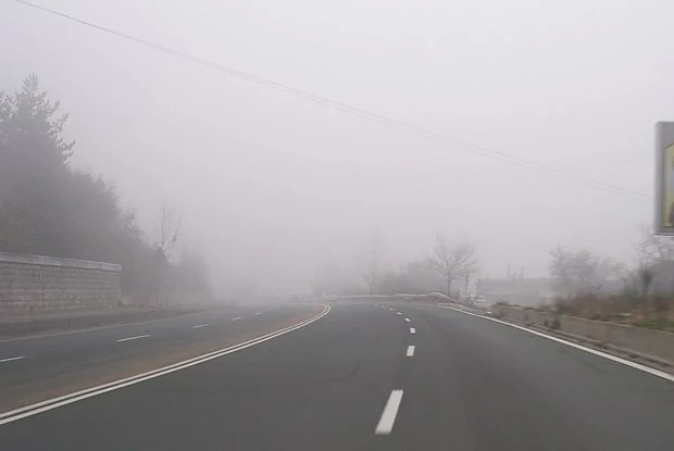 Гъста мъгла в 10 области на страната