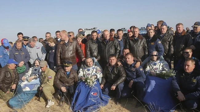 Капсулата с тримата космонавти от МКС се приземи успешно 