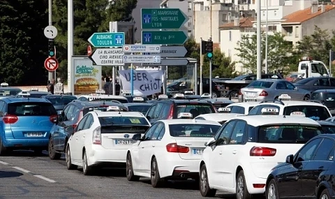 Бебе проплака в кола повикана с Uber 