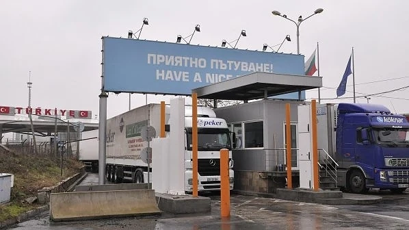 Закопчаха цялата смяна митничари на ГКПП \