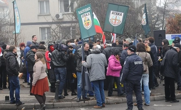 Атакисти на митинг срещу посещението на Давутоглу