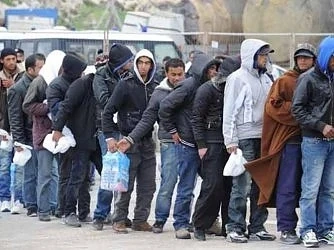 Само 9% от българите смятат, че мигрантите могат да помогнат на страната