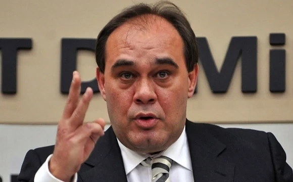Глоба заради отстранен рефер гей