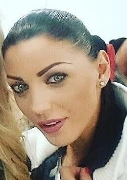 Емануела с перманентен грим