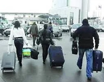 Около 60 000 българи годишно напускат страната 