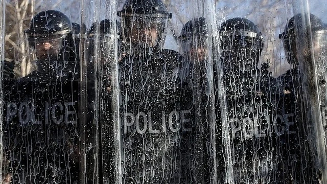 30 ранени при протест в Прищина