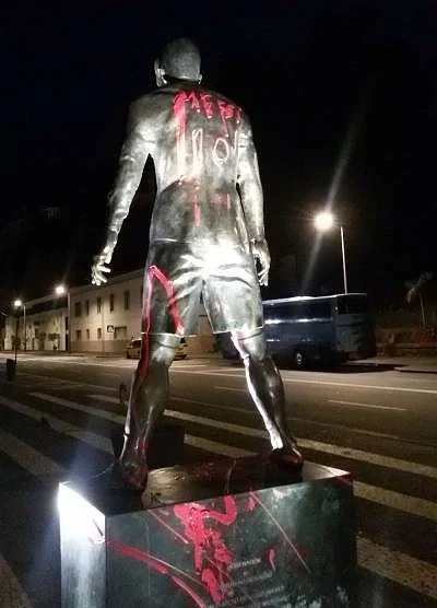Изрисуваха паметника на Роналдо 