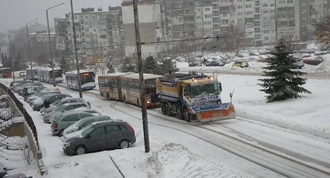 Снегопочистващите фирми във Варна са подготвени за снеговалежа утре 