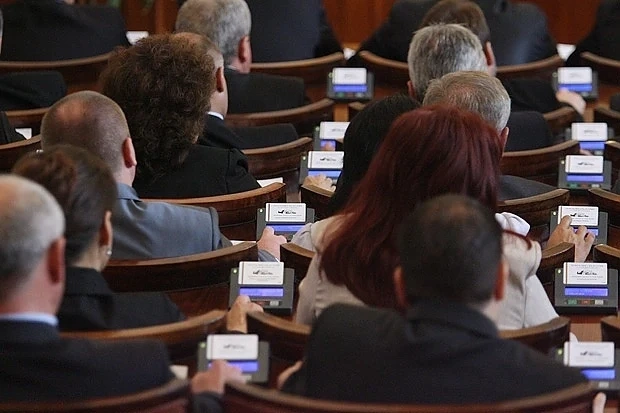 Депутатите отхвърлиха искането за 25 дни платен годишен отпуск