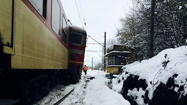 Товарен влак се обърна на гарата в Дупница