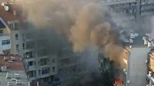 Блок бе погълнат от пламъци във Варна