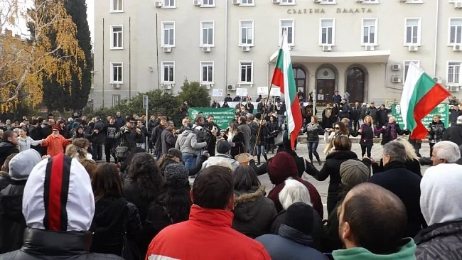 Карловци излязоха на протест 