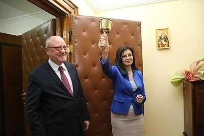 Кунева би звънеца в Министерство на образованието (СНИМКИ)