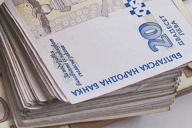 Половината българи разчитат на родителите си за пари