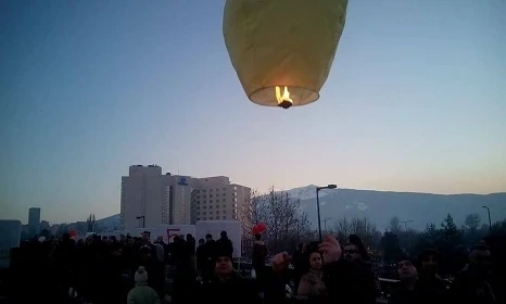 Фенери ще полетят от Мостът на влюбените на 14 февруари 