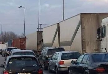 Пропускат всички превозни средства през ГКПП „Кулата-Промахон“ до 15:00 ч.