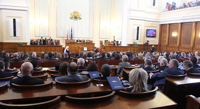Заплатата на депутатите скочи с 270 лева
