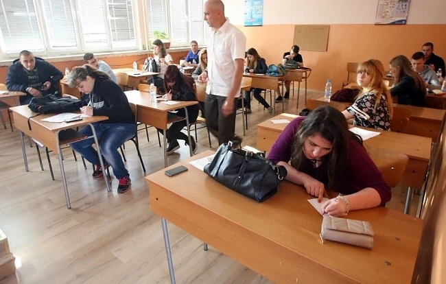 Българска литература ще се изучава в четири класа