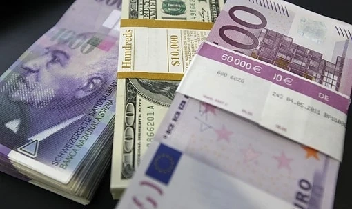 Доларът поскъпва спрямо йената и еврото 