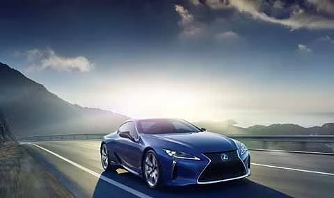 Lexus показва хибриден модел в Женева