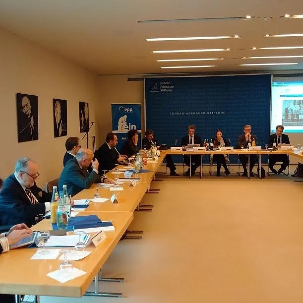 Ева Паунова поканена от немска фондация “Конрад Аденауер