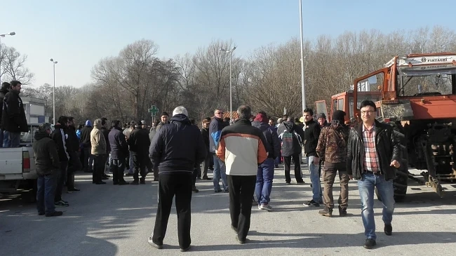 Превозвачите правят контраблокада на гръцките фермери