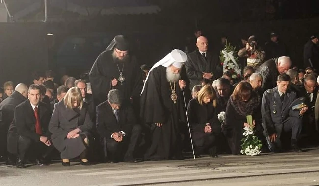 Министри и депутати на колене пред Левски
