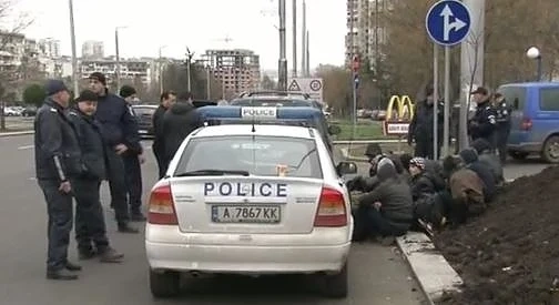 Заловиха група от 14 нелегални мигранти в Бургас